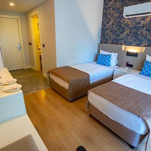 Zimmer mit Kingsize-Bett
